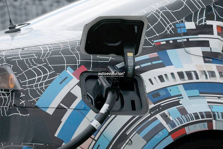 imgi_35_2028-bmw-m3-ev-prototype-shows-interior-details-may-weigh-nearly-2300-kg_1