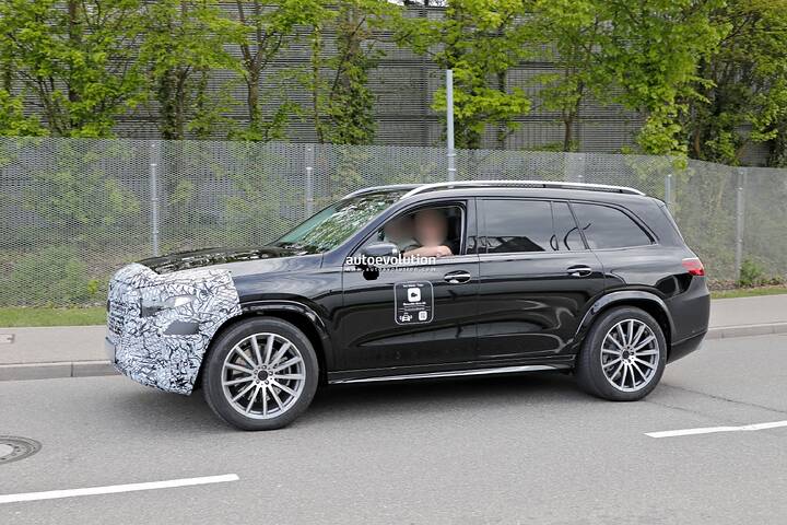 the-mercedes-maybach-gls-600-4matic-looks-primed-for-a-second-facelift_6