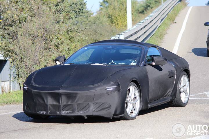 ferrari-roma-m-mule-7b22e-c580318112024003718_3