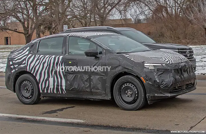 2026-nissan-leaf-spy-shots--photo-via-baldauf_100952042_h