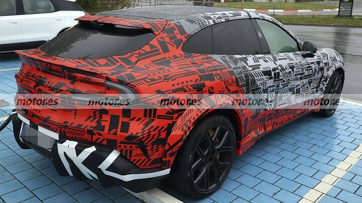 El nuevo Xiaomi YU7 GT quiere destronar a Ferrari, cazado en Nürburgring con más de 1.000 CV 21