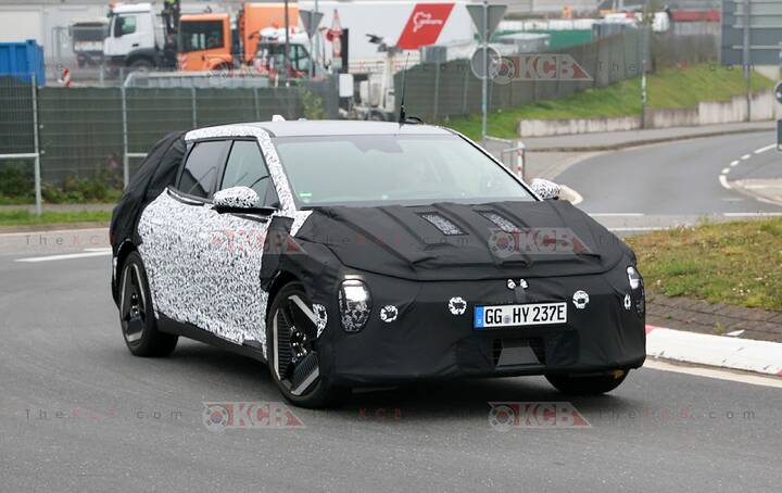 kia-ev4-hatchback-spied-loses-camouflage-8-scaled