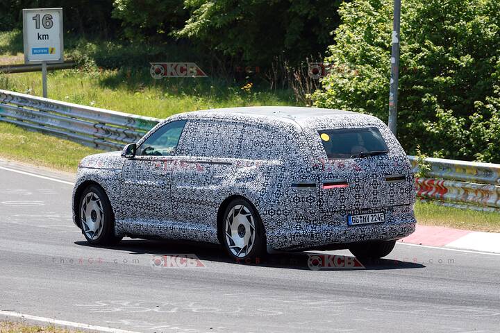 Genesis-GV90-loses-camouflage-nurburgring-4