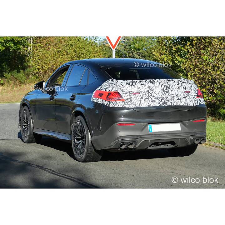 Facelifted Mercedes-AMG GLC53 Coupe spied in Nürburg!#Mercedes #amg #glc53 #Erlkönig #nürburgri (1)