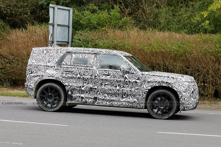 Land-Rover-Defender-Sport-EV-spy-shots-00012-2048x1367