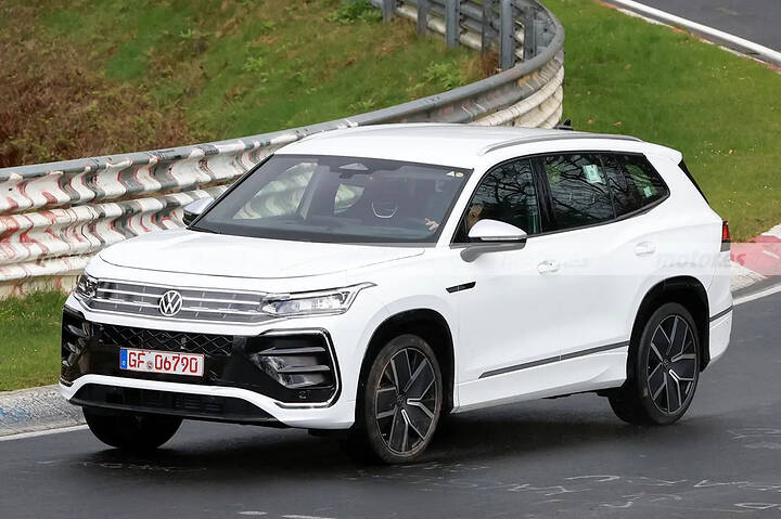 Formerly black and now white, the 'future' Volkswagen Tiguan Allspace demonstrates its power in new tests at the Nürburgring4
