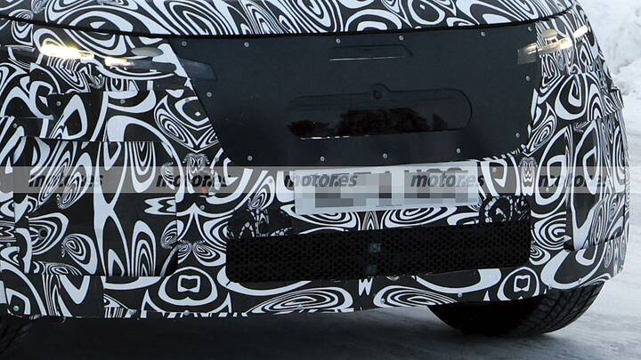 range-rover-velar-ev-2026-pruebas-invierno-2025107423-1743164060_8
