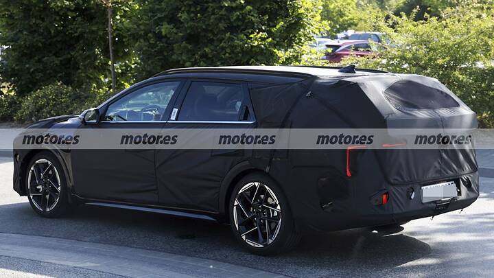 El nuevo familiar de KIA cazado en estas primeras fotos espía tiene algo del Optima… y apunta directo al Passat 17