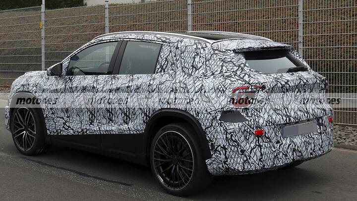 mercedes-gla-eq-amg-2027-fotos-espia-2025110520-1760514429_10