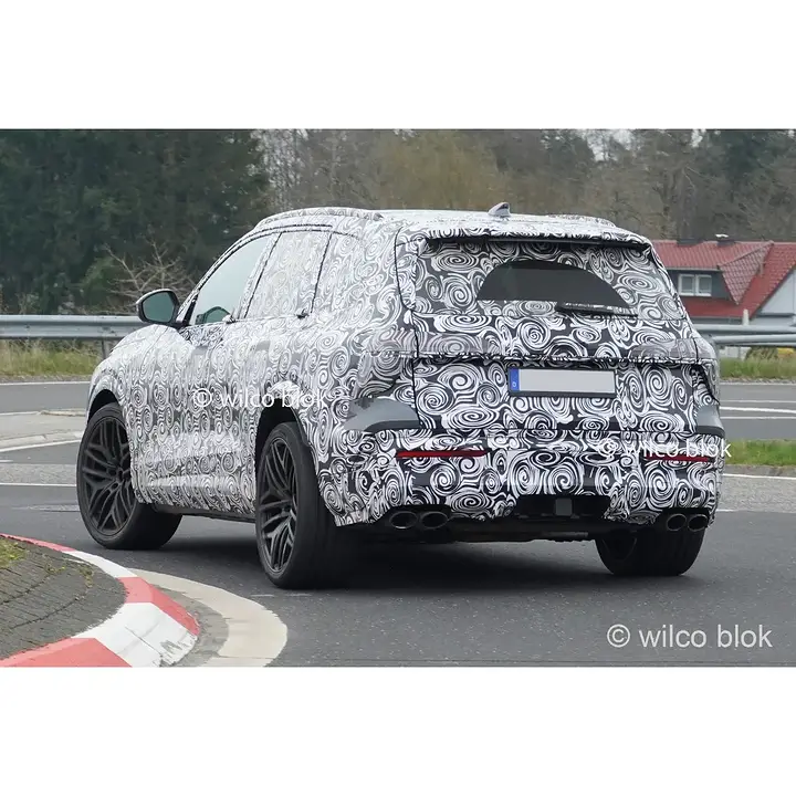 Next generation Audi Q7 is on the way- this is the new SQ7, spied near the Nürburgring!#Audi #sq7 #audisq7 #q7 #audiq7 #prototype #Erlkönig #spyshot #carspy #nürburgring #germany #german #luxury #lifestyle #suv #vorsprungdurchtechni (2)
