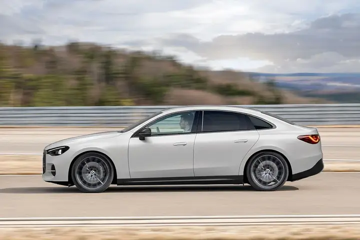 2026 Mercedes C-Class Electric_newcarscoops_miqwbbdnubsc2p4lv8txyuaalmerloj0