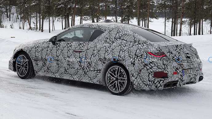 new-mercedes-amg-cle63-coupe-spy-photos (9)