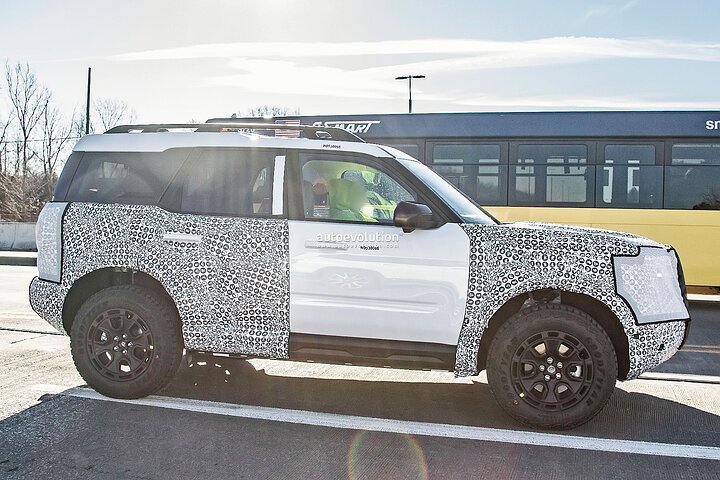 2025-ford-bronco-sport-prototypes-flaunt-huge-touchscreen-360-degree-camera-system_15