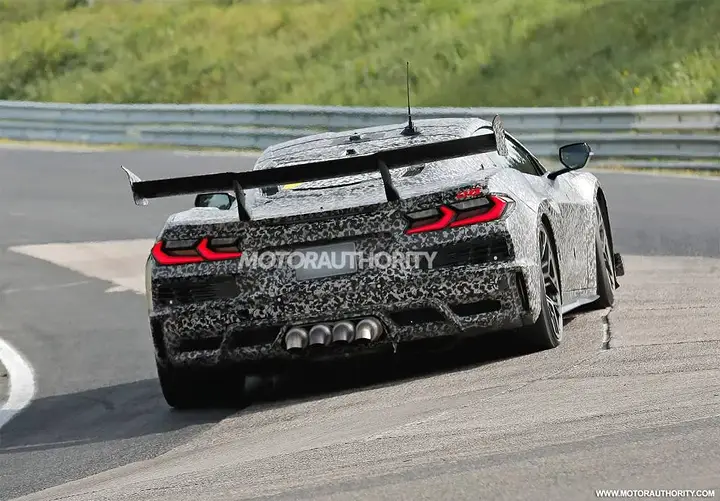 2026-chevrolet-corvette-zora-spy-shots--photo-via-baldauf_100941840_l