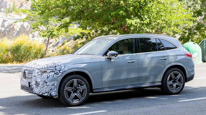 spy-photos-2027-mercedes-benz-glc-facelift-prototype-shows-finalized-exterior-design_5