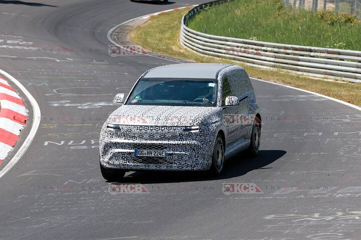 Genesis-GV90-loses-camouflage-nurburgring-2