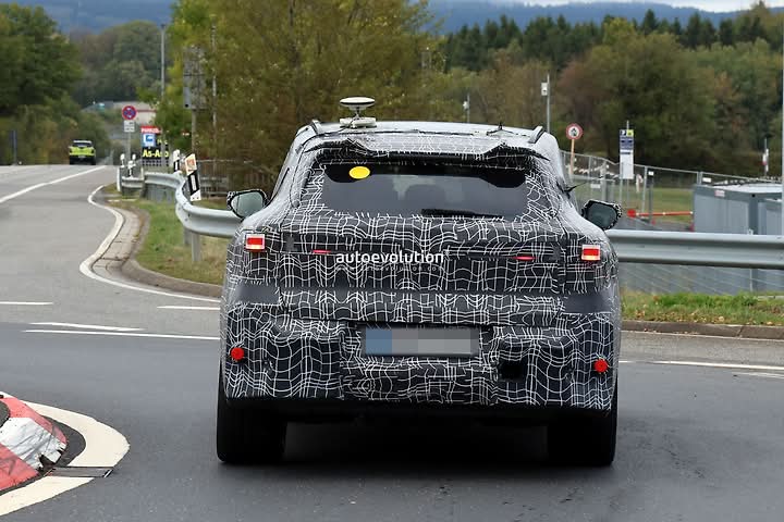 meet-the-first-ever-bmw-x5-m-electric_14