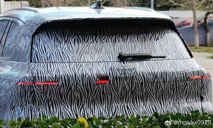 00773Tmbgy1i4bx8tlytzj31dr0u0k67