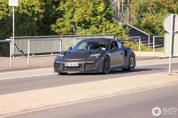 Manthey Racing has been caught testing a Porsche 991 GT2 RS at the Nürburgring, and early signs (1)