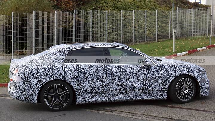 mercedes-clase-c-eq-fotos-espia-destape-2025110683-1761214124_11
