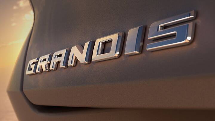 New_Mitsubishi_Grandis_Teaser_002-880x495