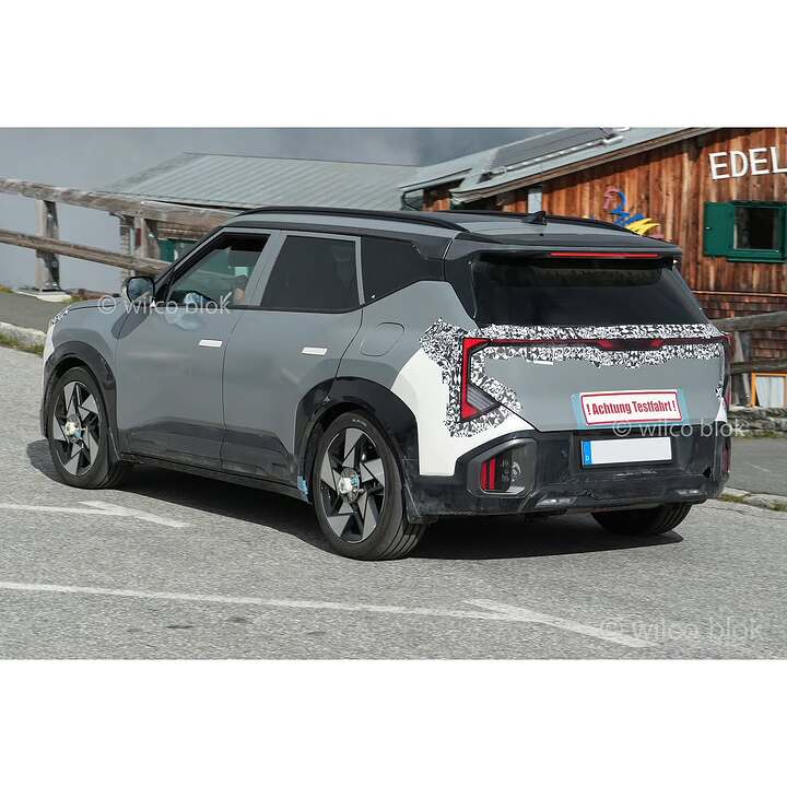 Kia Seltos spotted testing in the Alps- this could be the Hybrid version. Set to be launched la (2)