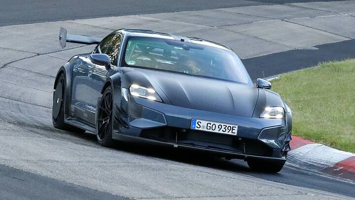 imgi_16_Porsche Taycan Turbo GT4 RS 002_orpy9v