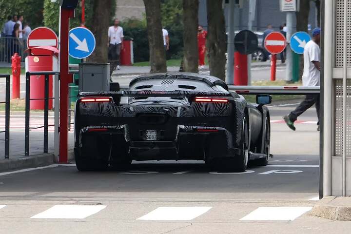 The all new Ferrari F80 Aperta is under way !.#carphotography #ferrari #supercar #f80 #carspott (4)