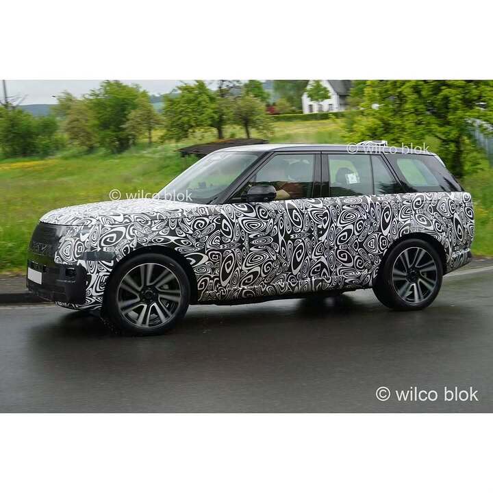 Range Rover prepares a mid-cycle refresh with subtle exterior refinements and an upgraded inter (1)