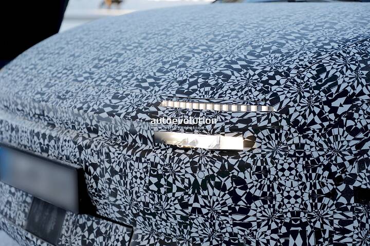 imgi_102_hyundai-ioniq-3-prototype-caught-charging-in-the-cold-shows-mild-manners_25