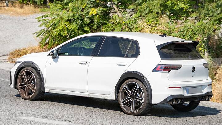 Volkswagen dudó sobre su continuidad pero habrá un nuevo T-Roc R, y estas fotos espía lo confirman 9