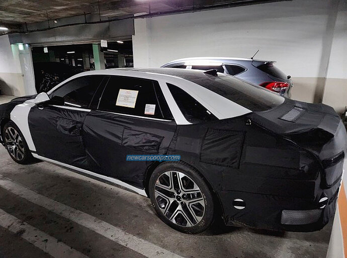 2023_Hyundai_AZERA_0002