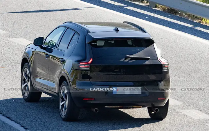 2027-Volvo-XC40-Facelift-Scoop-14-newcarscoops--2048x1290