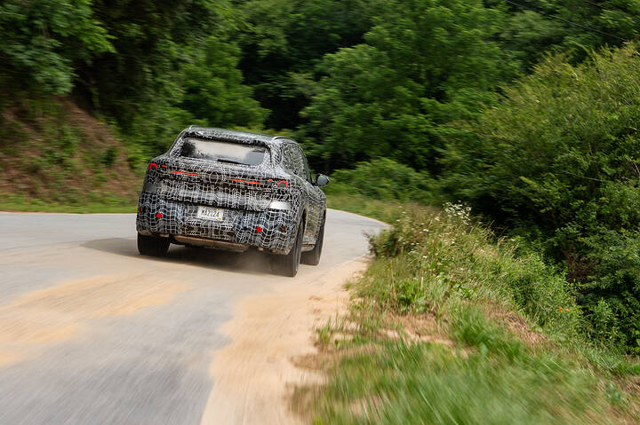 2027 BMW X5_newcarscoops_288-highRes