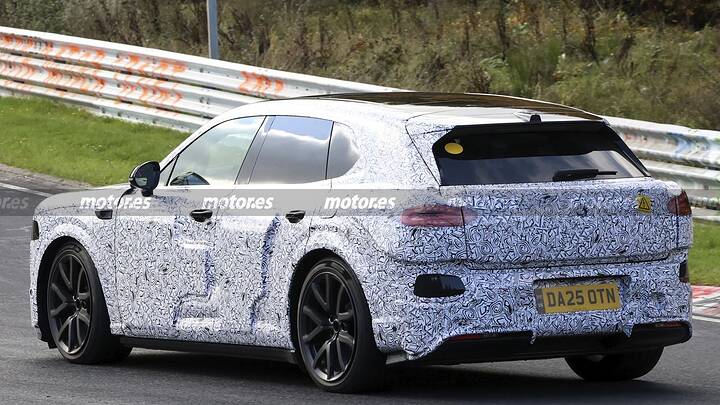 bentley-urban-suv-luxury-fotos-espia-2027-nurburgring-2025110509-1760443546_17