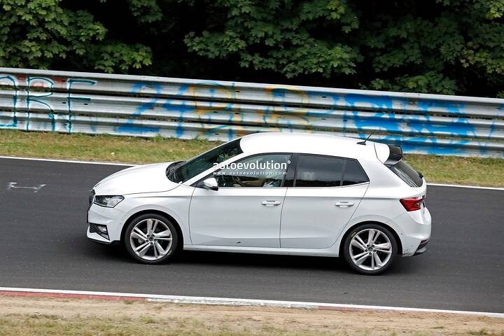 imgi_73_2026-skoda-fabia-rs-potentially-spied-may-feature-volkswagen-polo-gti-muscle_24