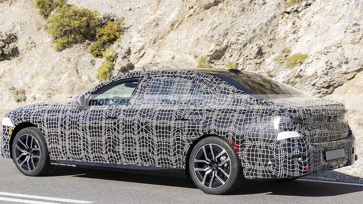 El nuevo BMW Serie 7 2026 se deja ver en nuevas fotos espía… y sí, los faros finos y polémicos siguen ahí 12