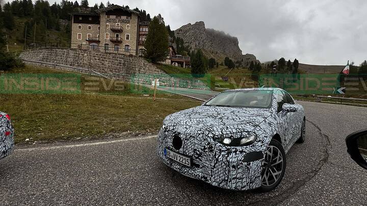 imgi_18_mercedes-c-class-with-eq-technology-spy-shots