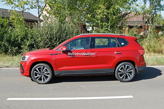 volkswagen-taos-facelift-spied-in-germany-with-subtle-changes-for-the-2023-model-year_4