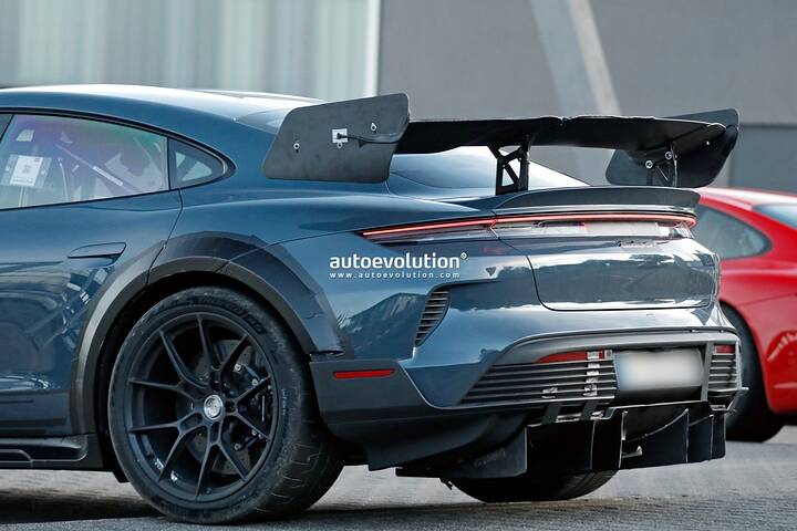 2026-porsche-taycan-turbo-gt-weissach-manthey-kit-spied-again-could-be-called-gt4-rs_11