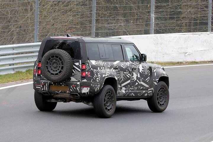 the-most-powerful-land-rover-defender-ever-looks-out-of-place-at-the-green-hell_20