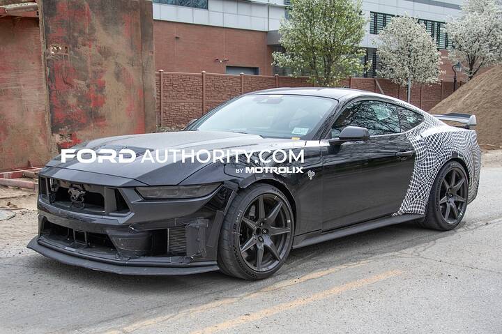 2026-Ford-Mustang-Shelby-GT500-S650-Prototype-Spy-Shots-April-2025-Exterior-008