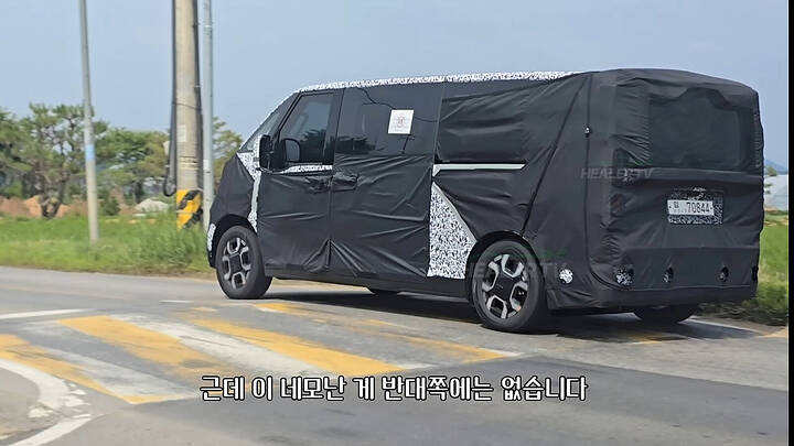 Kia PV7 Prototype Spotted_newcarscoops_t
