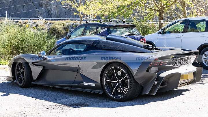 aston-martin-valhalla-2027-fotos-newcarscoops-2026113927-17776493716