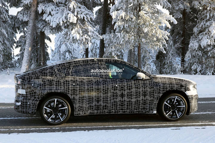 2027-bmw-ix4-spyshots-newcarscoops-0001