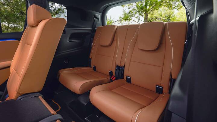 2027-mercedes-glb-interior