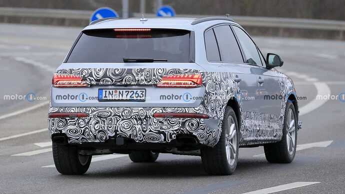 audi-q7-second-facelift-spy-photo (11)