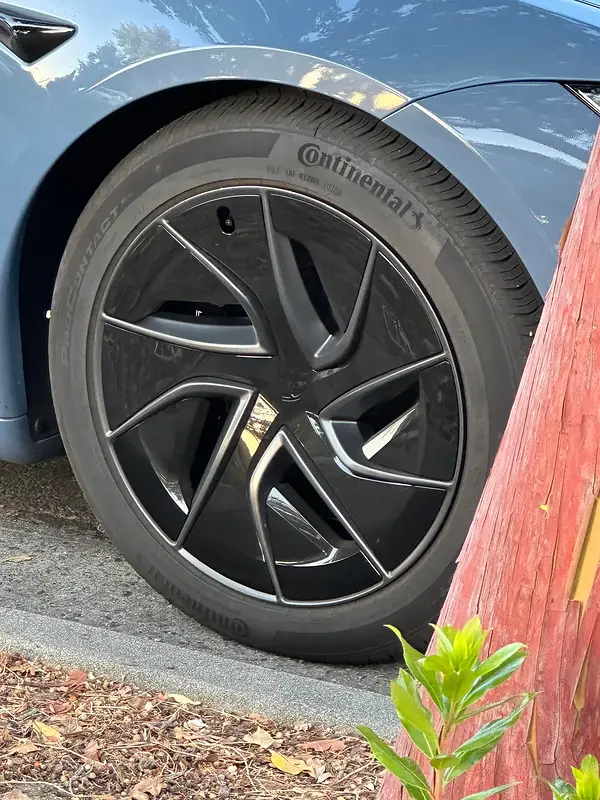 new-model-s-spotted-again-v0-67ui259fkm5f1