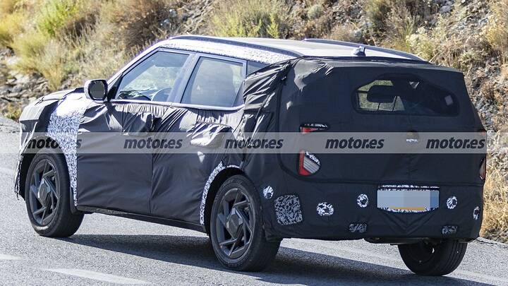 imgi_25_kia-seltoshybrid-2026-fotos-espia-2025109972-1757342624_13