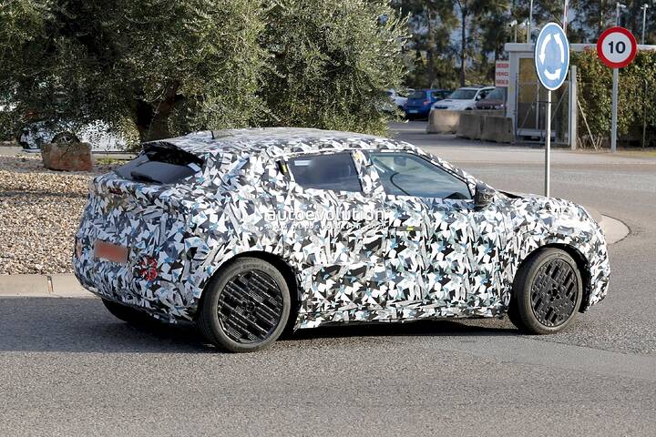 imgi_41_2027-nissan-juke-ev-makes-another-photo-appearance-as-it-prepares-for-production_11